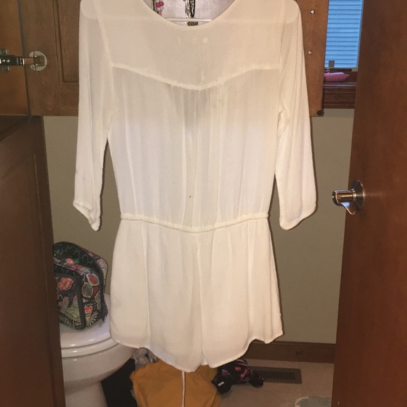 White romper - Picture 2 of 5